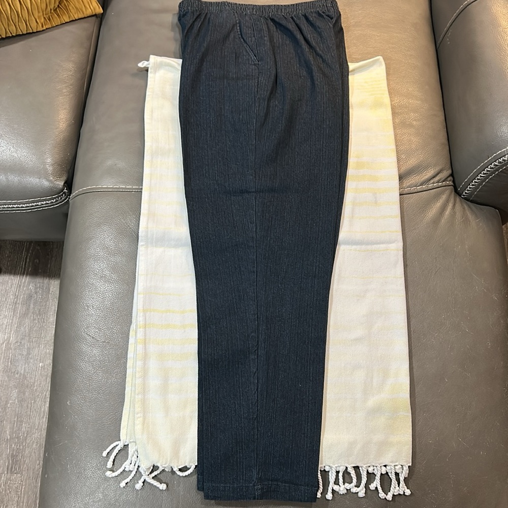 Laura Scott Women's Dark Blue Denim Trousers, EUC, SIZE 8P - Picture 3 of 4